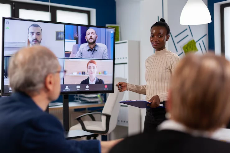 Hybrid Event Production for Guests in the Room and Online